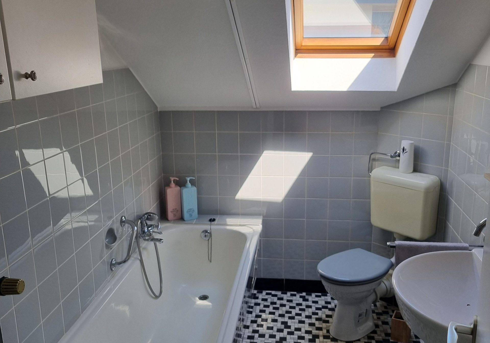 Badezimmer OG Bild 1 Vollbild