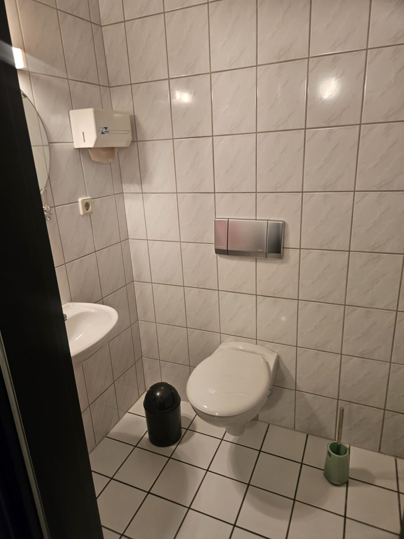 WC 1 Bild 1 Vollbild